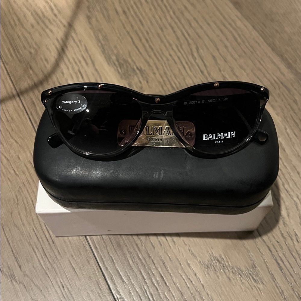 Balmain Elegant Black Cat-Eye Sunglasses
